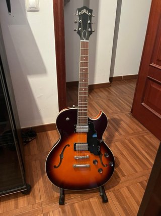Guitarra Semihollow Guild Negra