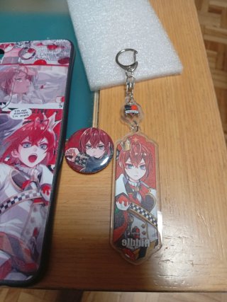 Funda móvil anime + llavero y pin
