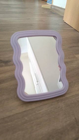 Espejo de mesa morado