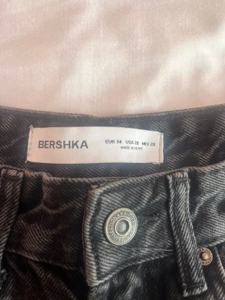 Vaqueros cortos Bershka rotos negros Talla 34