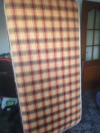 Colchón 90cm con láminas y patas
