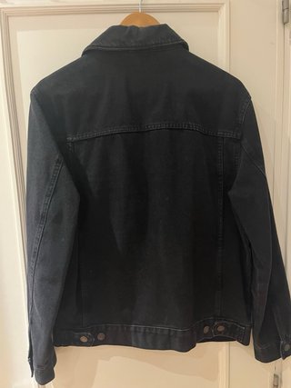 Chaqueta vaquera negra Bershka
