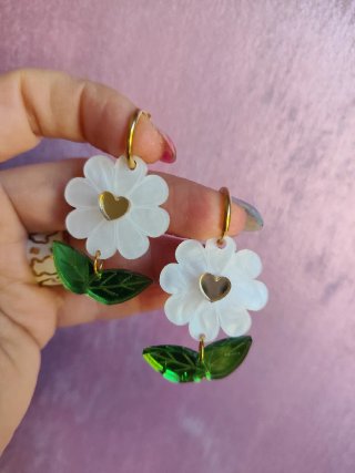 Pendientes flor metacrilato blanco y plata