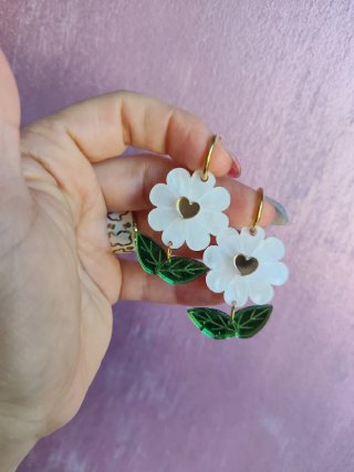 Pendientes flor metacrilato blanco y plata