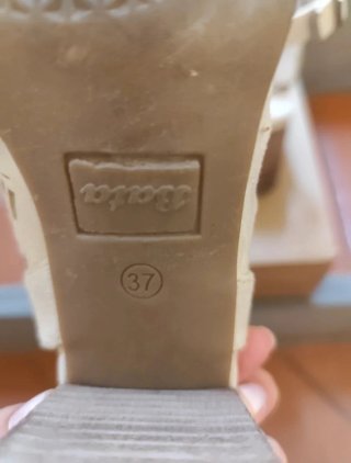 Sandali scamosciati Bata beige