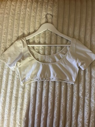 Top corto blanco con botones