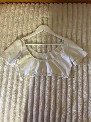 Top corto blanco con botones