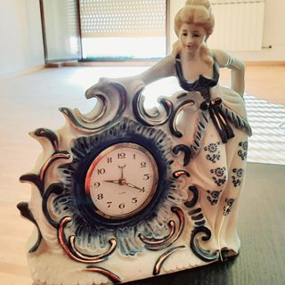 Reloj de mesa porcelana figura mujer