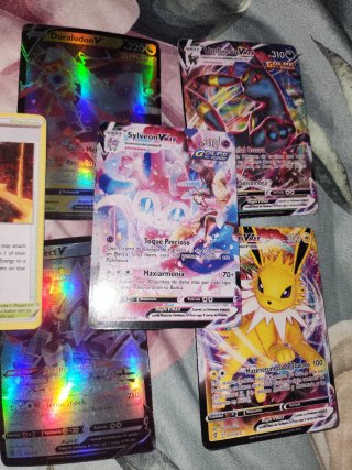 Cartas Pokémon VMAX y Trainer