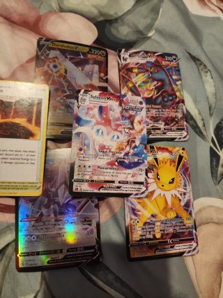 Cartas Pokémon VMAX y Trainer