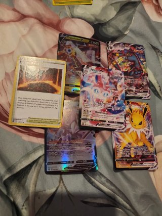 Cartas Pokémon VMAX y Trainer