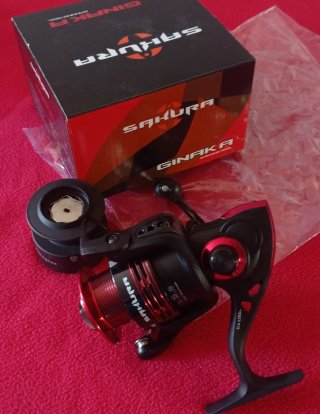 EXCELENTE CARRETE SPINNING SAKURA NUEVO A ESTRENAR