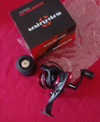 EXCELENTE CARRETE SPINNING SAKURA NUEVO A ESTRENAR