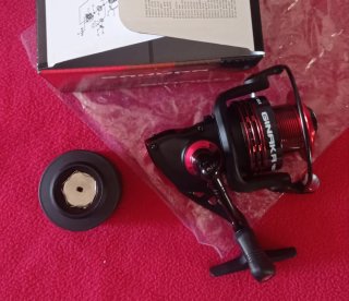 EXCELENTE CARRETE SPINNING SAKURA NUEVO A ESTRENAR