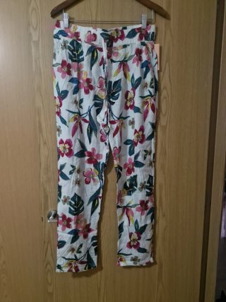 Conjunto blusa blanca y pantalón