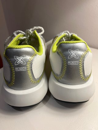 Zapatillas Munich Blancas y Amarillas