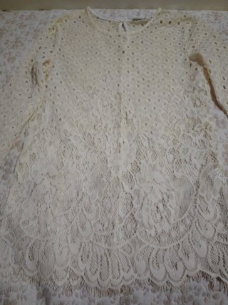 Camiseta Stradivarius encaje calado Talla S