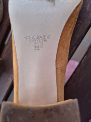 Zapatos de tacón Zara mostaza