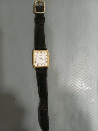 Reloj Orient Quartz Dorado y Negro
