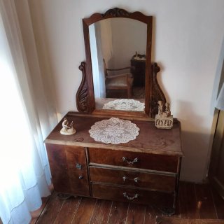 Armario antiguo de madera