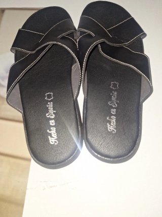 Sandalias de piel negras para hombre