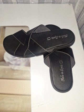 Sandalias de piel negras para hombre
