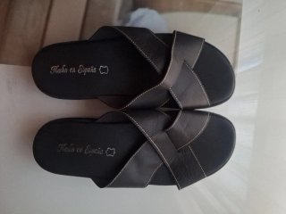 Sandalias de piel negras para hombre