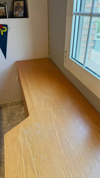 Escritorio madera con cajonera y estantería