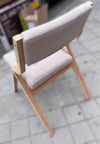 Sillas plegables beige con asiento acolchado