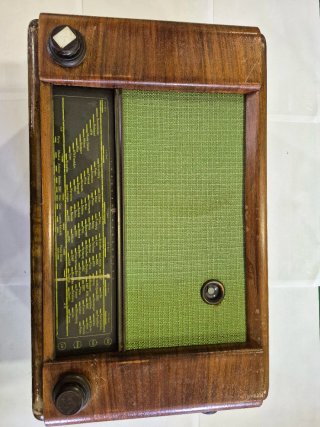 Radio antigua de madera
