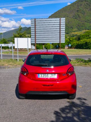 Peugeot 208 2016