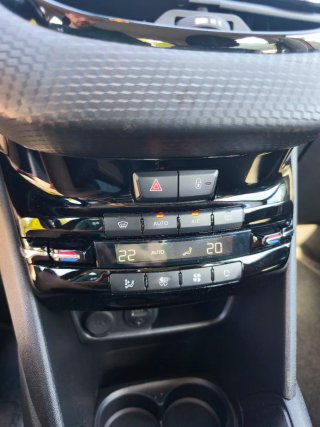 Peugeot 208 2016