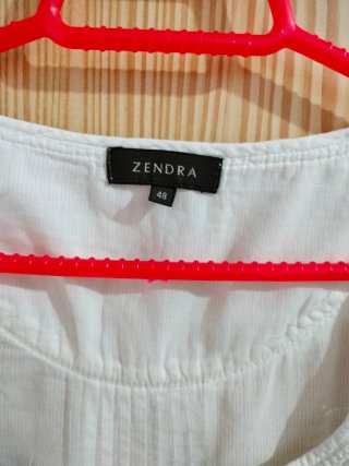 Blusa ZENDRA blanca puntillas talla 44