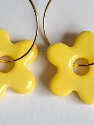 Pendientes Aro Charm Flor amarilla