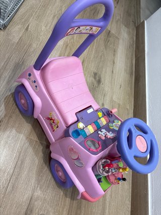 Correpasillos Princesas Disney y carrusel musical