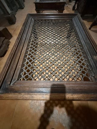 Mesa de madera y metal