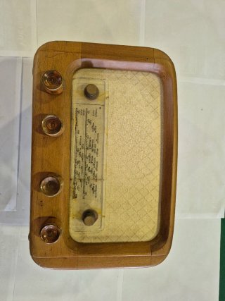 Radio antigua de madera
