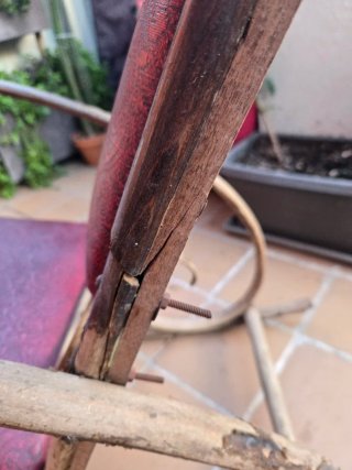 Mecedora muy antigua de madera. Para Restaurar.