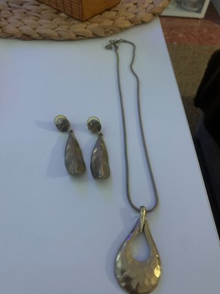 Conjunto bisutería collar y pendientes