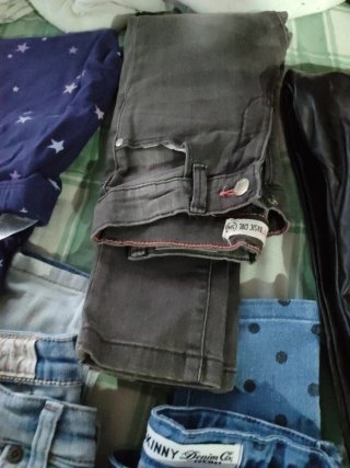 Pantalones niña invierno talla 5-6 cuero 2€ unidad