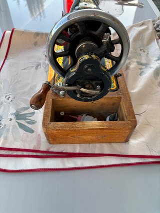 Máquina de coser SHARP antigua