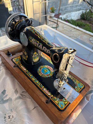 Máquina de coser SHARP antigua