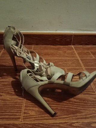 Sandalias de tacón beige