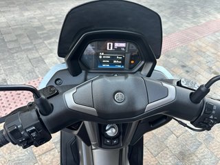 Yamaha NMAX TECH 125 Gris/blanco