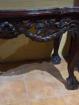 Mesa de madera tallada estilo barroco