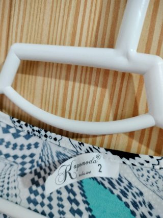 Camiseta cuello V estampada talla M
