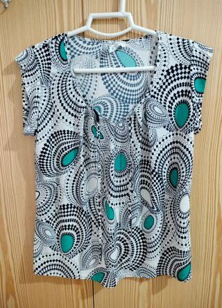 Camiseta cuello V estampada talla M
