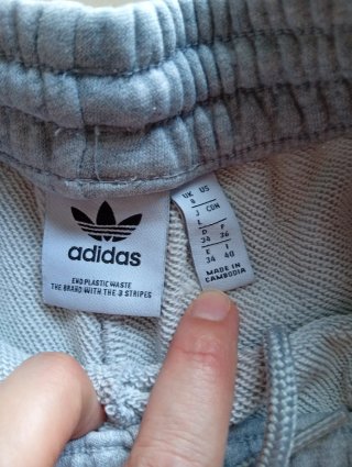 Pantalón corto Adidas gris algodón