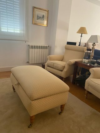 Conjunto 2 sillones y baúl tapizado
