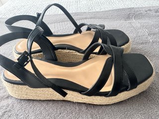 Sandalias Sfera cuña esparto negras